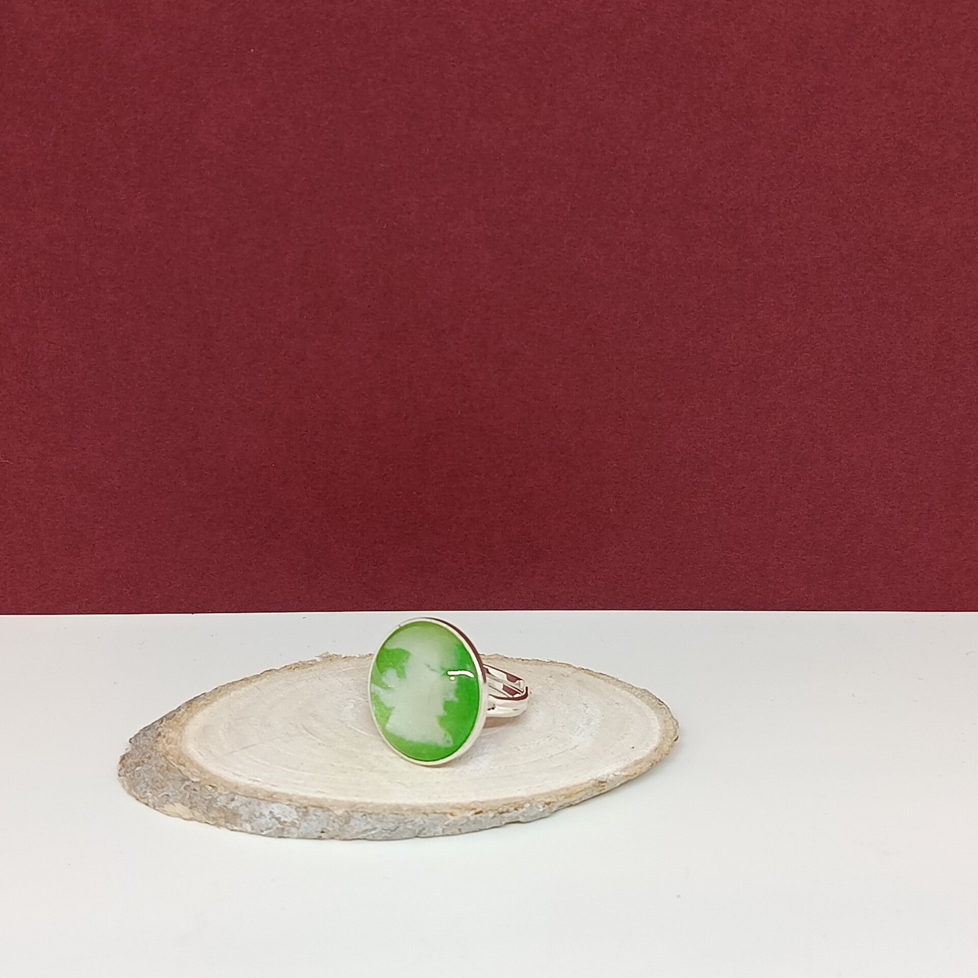 Bague artisanale -  vert pomme et blanc nacré - Pomme d'anis