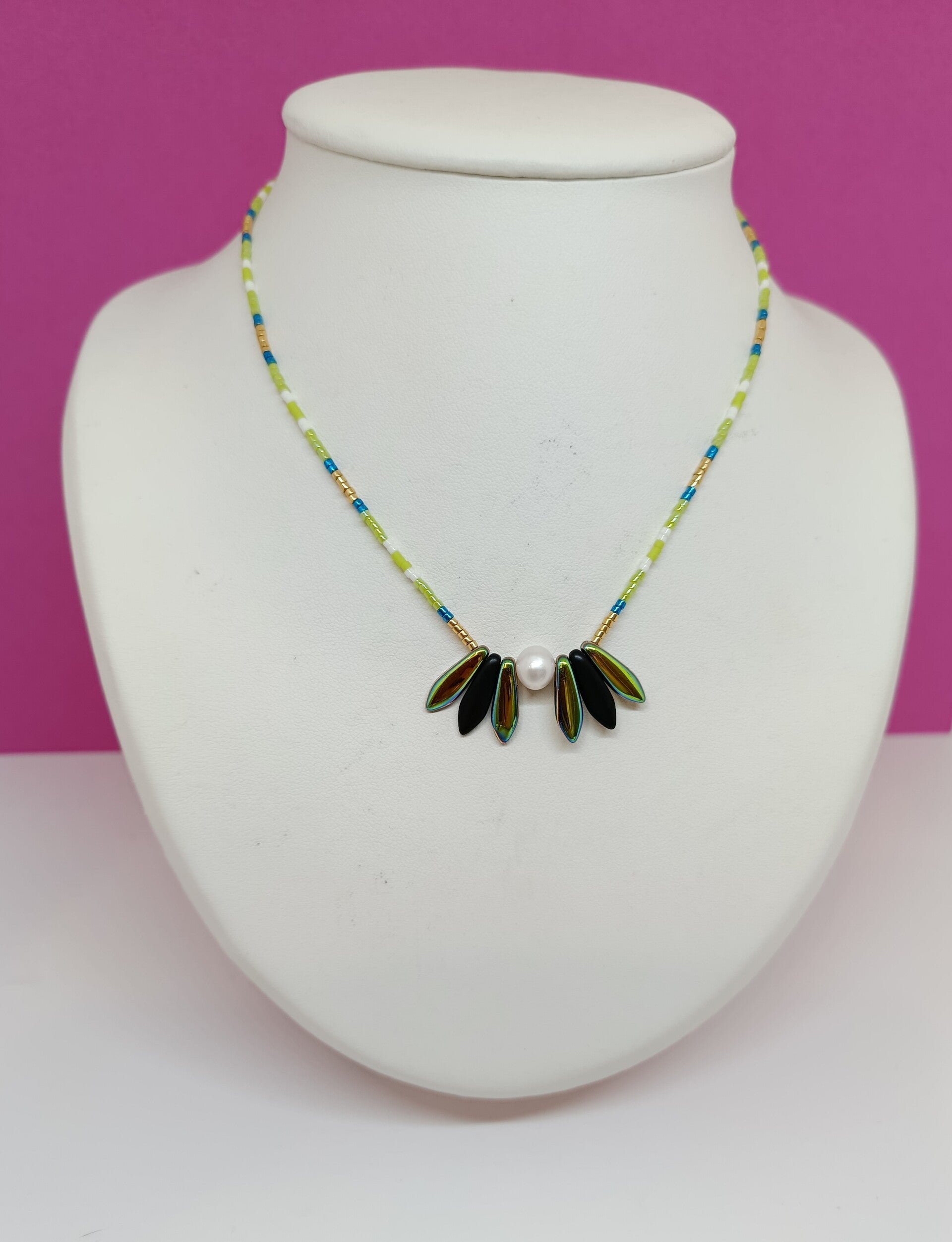 Collier fait main avec perles en verre anis - Pointe Anisée
