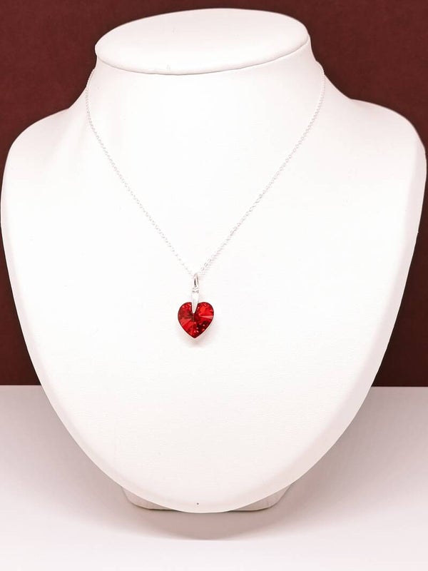 Pendentif coeur cristal rouge intense - monté à la main- l'Intense