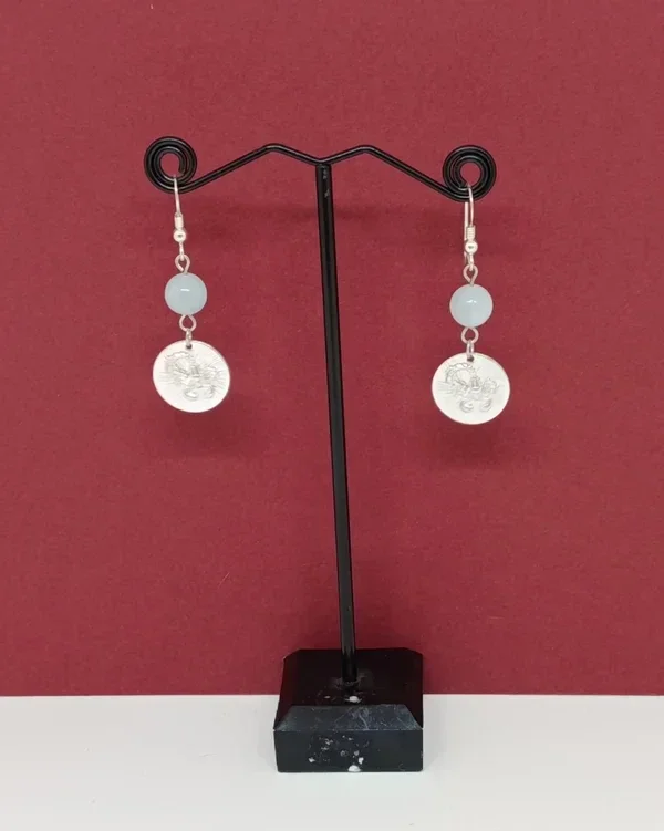 Boucles d’oreilles artisanales aigue-marine et signe astrologique scorpion – Mystère du Scorpion