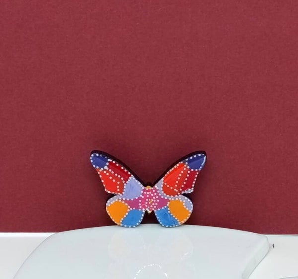 Broche petit papillon - Bois peint et résiné - Peint à la main - Papillon arc en ciel