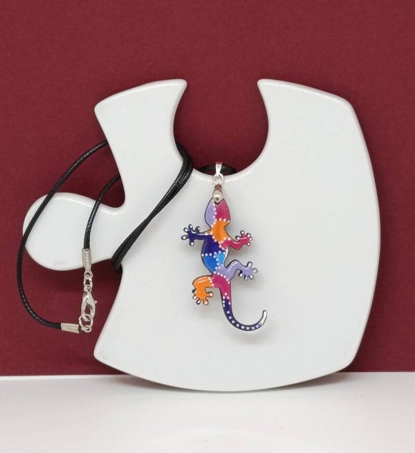 Pendentif Gecko multi couleur mauve en bois peint à la main - Gecko Crépuscule