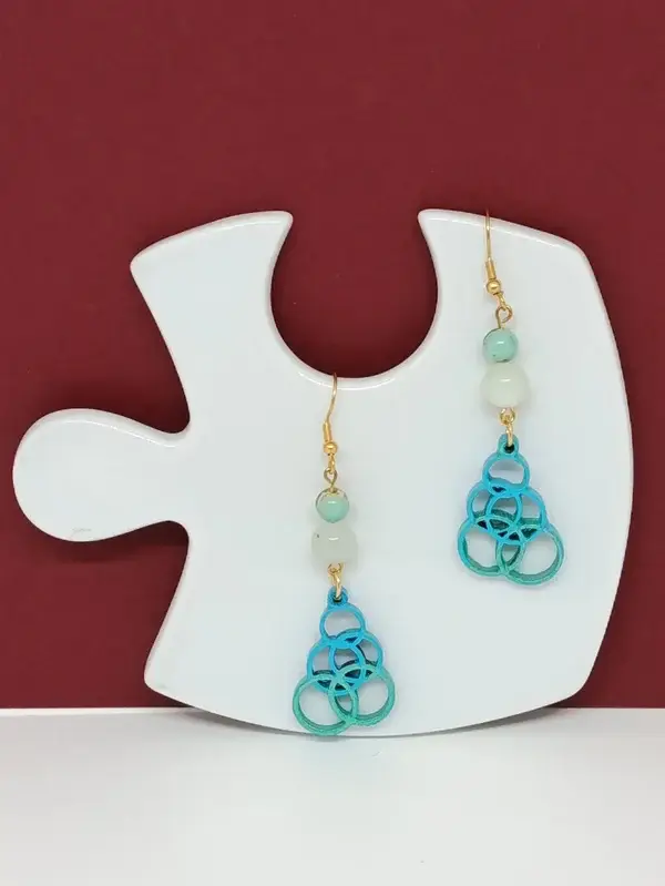 Boucles d’oreilles howlite vert anis, jade & bois peint – Souffle Azuré