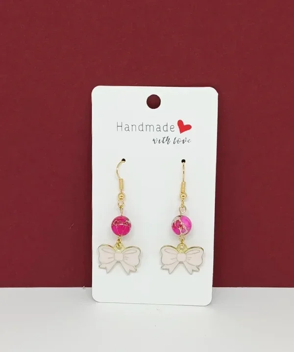 Boucles d’oreilles en pierre naturelle jaspe impérial rose avec breloque nœud – Névia
