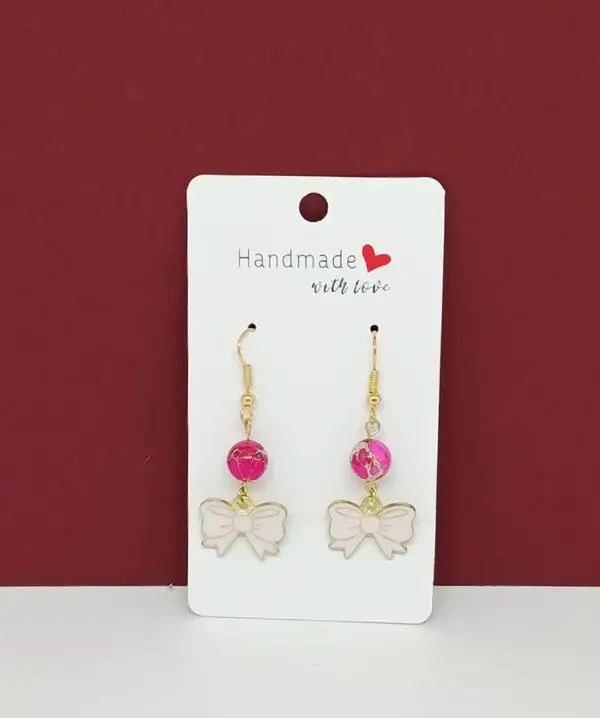 Boucles d’oreilles en pierre naturelle jaspe impérial rose avec breloque nœud – Névia