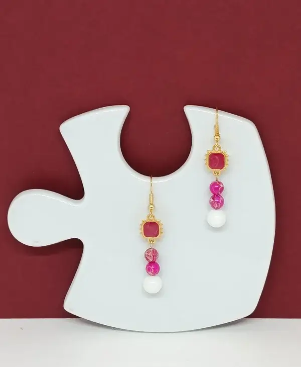 Boucles d’oreilles artisanales œil de tigre rose et agate blanche – Lumière Fuchsia