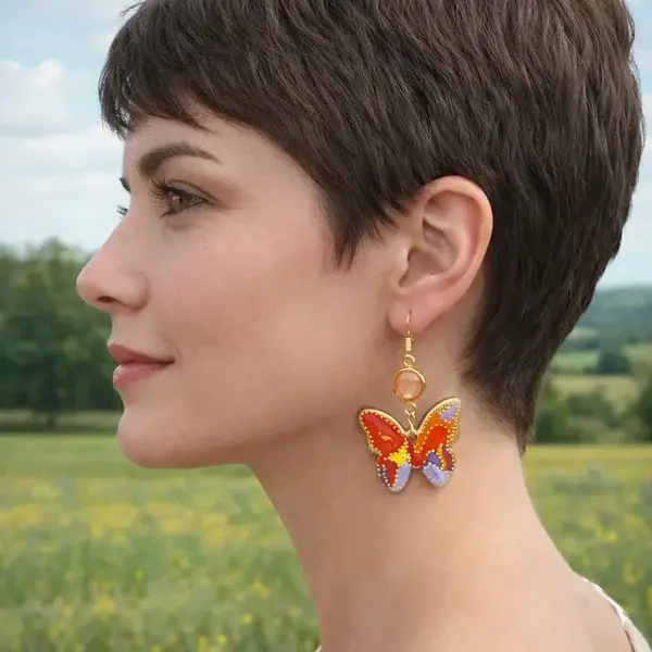 Boucles d’oreilles papillon orange et mauve en bois artisanales | Art’Tipik- Ephémère