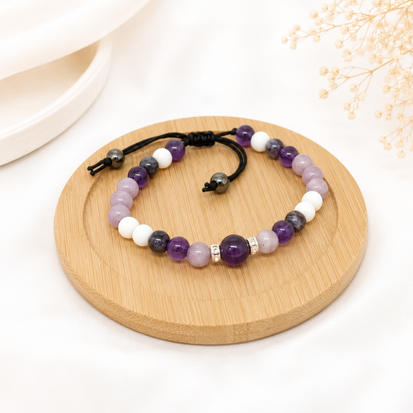 Bracelet artisanal améthyste, lépidolite, charoïte et agate blanche – Brume de Lavande