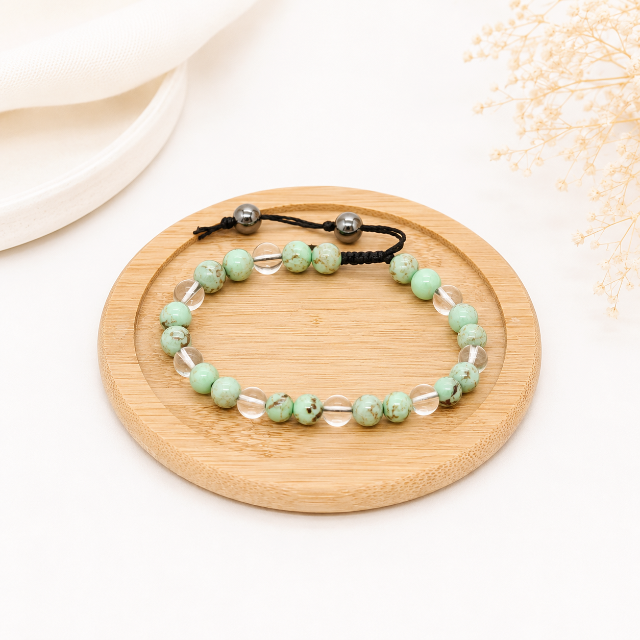 Bracelet artisanal howlite coquillage vert anis et cristal de roche – Brume de Clarté