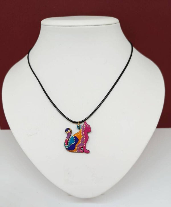 Pendentif chat multi couleurs rose en bois peint à la main - Chat Rêveur