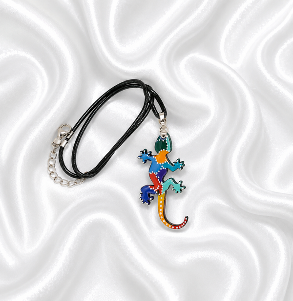 Pendentif Gecko multis couleurs vert en bois peint à la main - Gecko Kaléidoscope