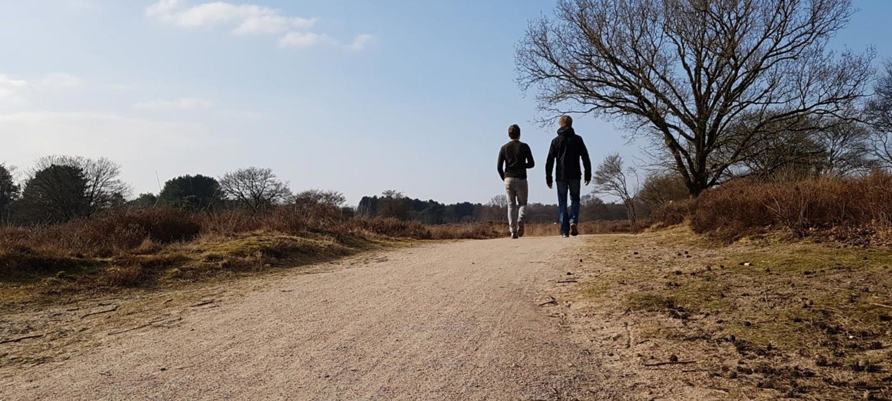 twee mensen doen wandelcoaching