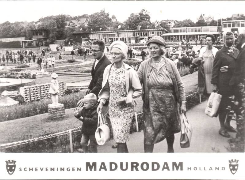 Brita Flisnes og Kalla Hatlehol på tur i Holland. Dei var begge med i sjømannmisjonsforreningen. Delt av Egil Rabbevåg