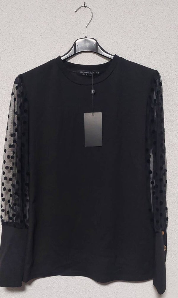 Zwart shirt met doorschijnende mouwen en goudkleurige knopen