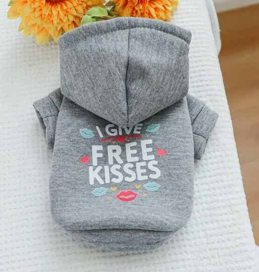 Hondentrui Free Kisses Hoodie