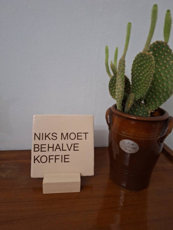 NIKS MOET BEHALVE KOFFIE