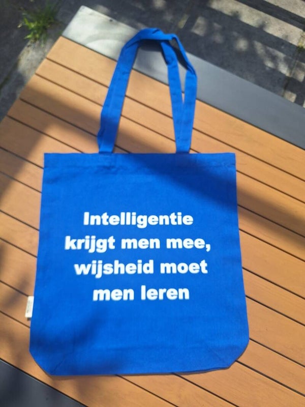 INTELLIGENTIE KRIJGT MEN MEE