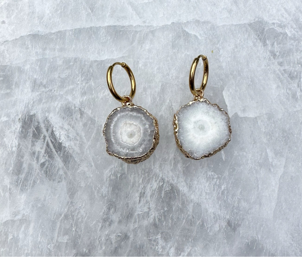 Oorbellen Natural stone gold wit