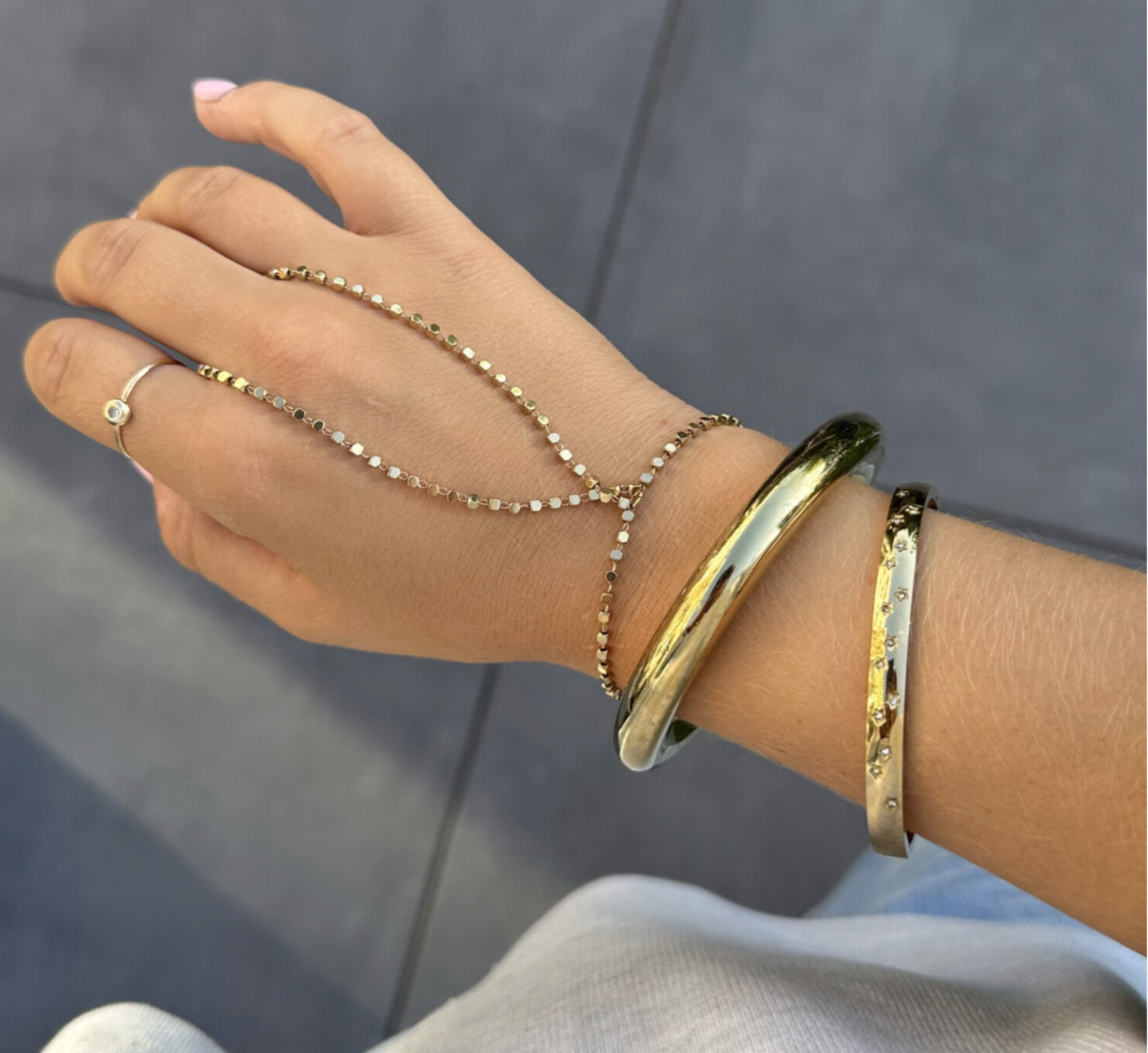 Hand chain clean girl