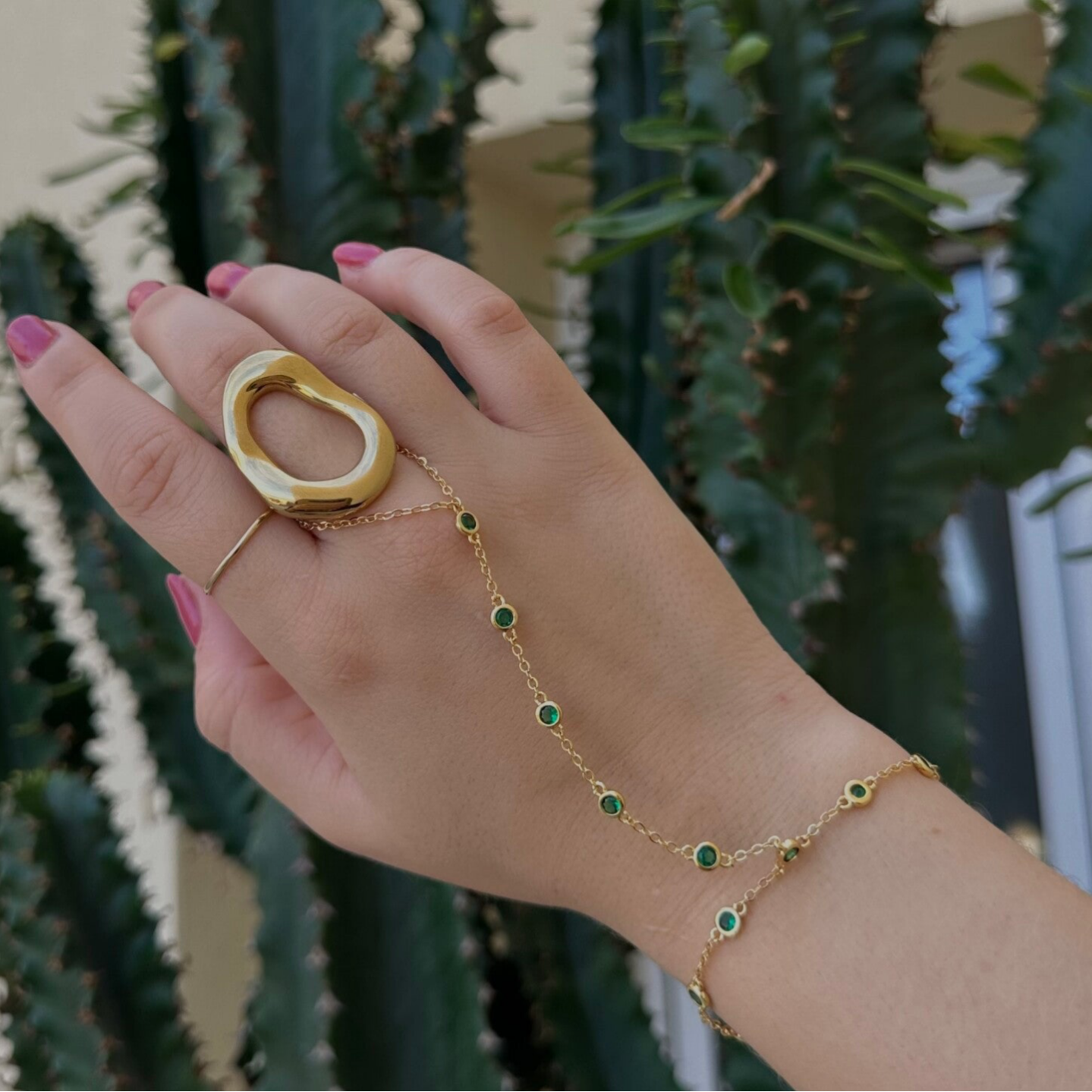 Hand chain diamonds green