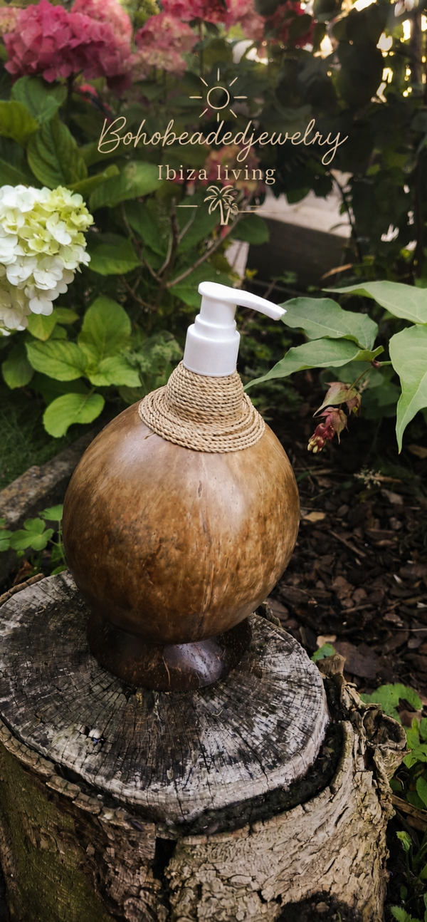 Zeepdispenser Kokosnoot – Handgemaakt | Boho Ibiza Badkamer Accessoire