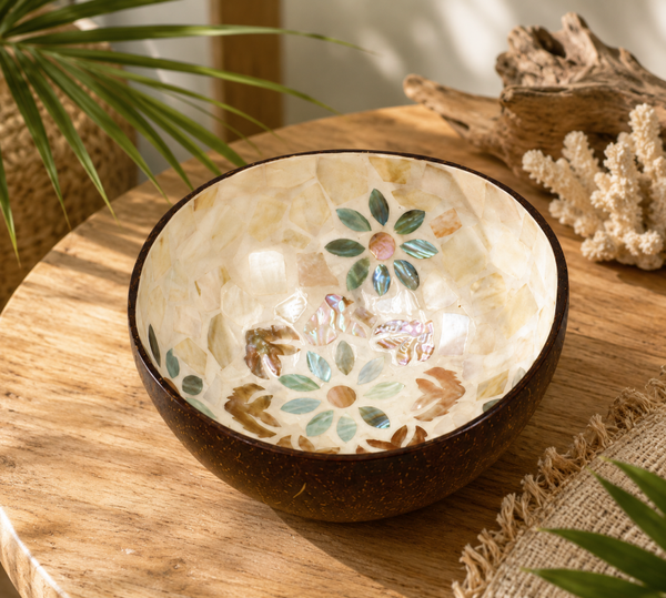 Coconut Bowl met Parelmoer Mozaïek – Handgemaakte Luxe Kokosnoot Kom