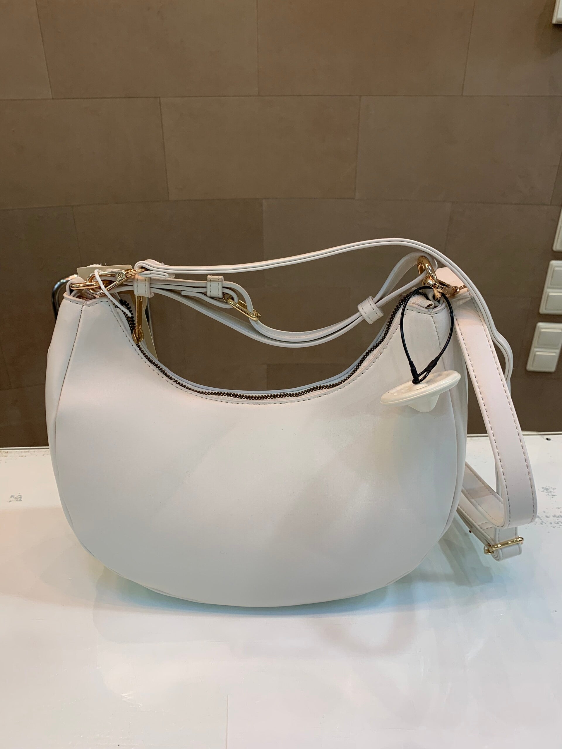 Love tas off white