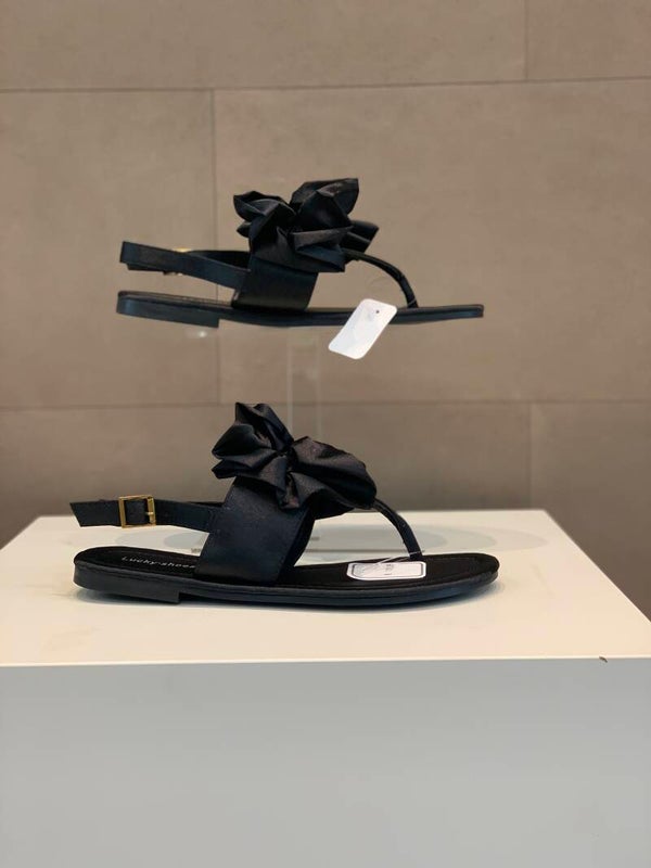 zwarte slippertjes met strik