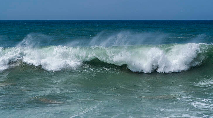 overslaande golf in de Noordzee Belgïe 