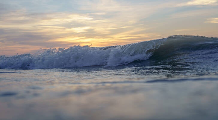 overslaande golf in de Noordzee Belgïe 