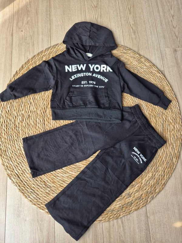 'NEW YORK" set