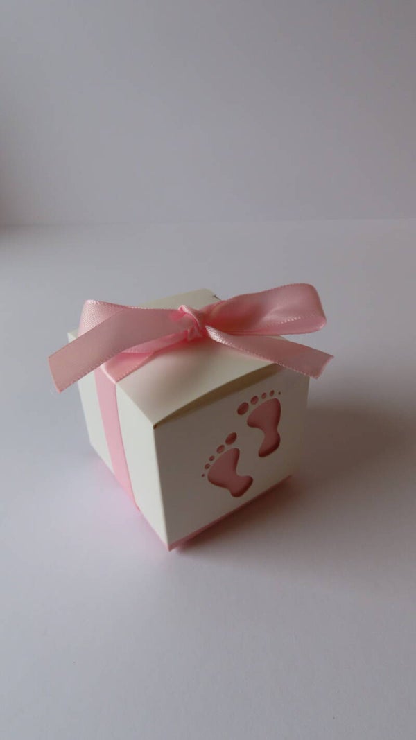 Gastgeschenk Babyparty - Geschenkbox Füßchen Rosa mit Kerze