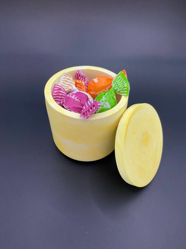 Strak potje met deksel - geel