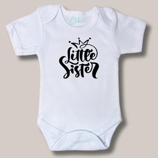 Rompertje met tekst "Little sister"
