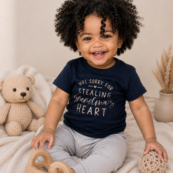 kinder t-shirt met tekst "Not sorry for stealing grandma's heart"