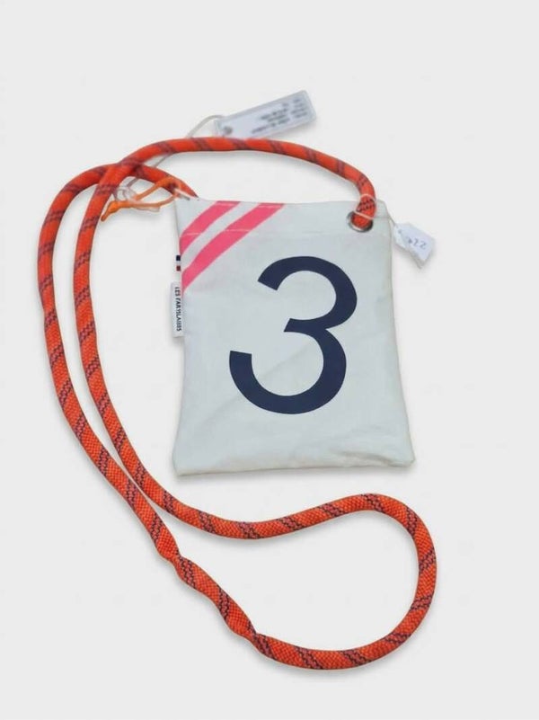 Pochette à bandoulière en voile de bateau recyclé