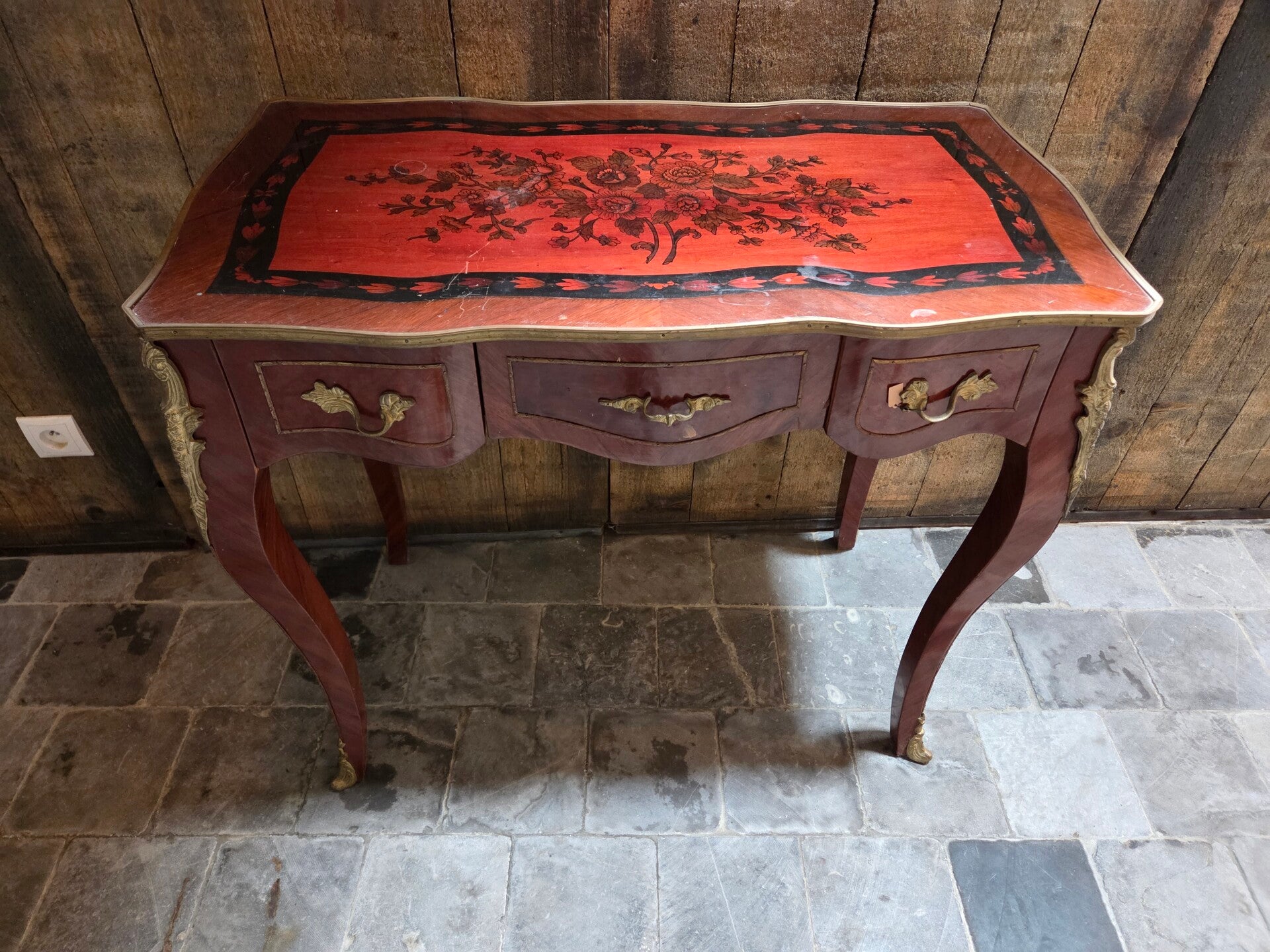 Barok sidetable met 3 lades