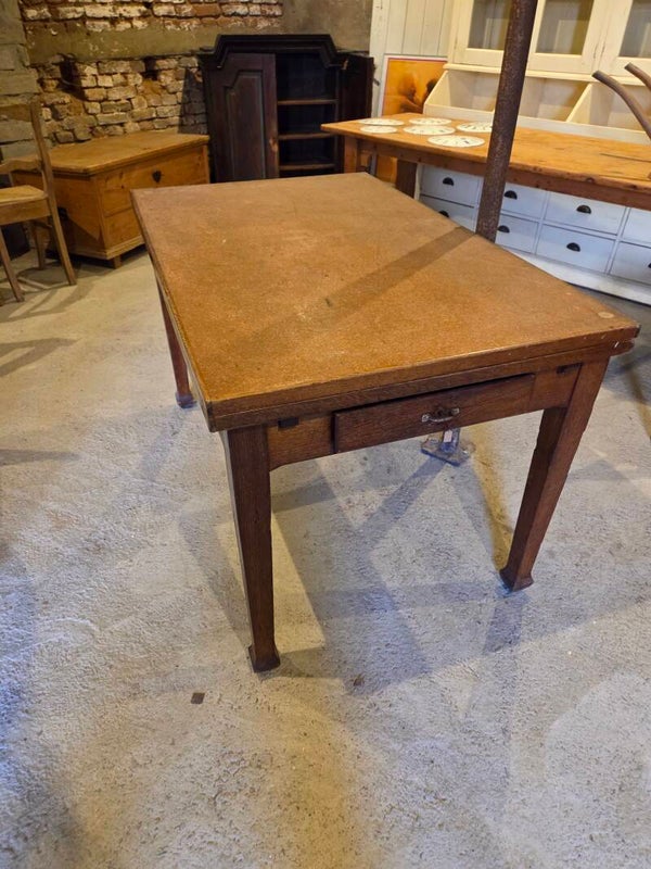 Uitschuifbare vintage eettafel