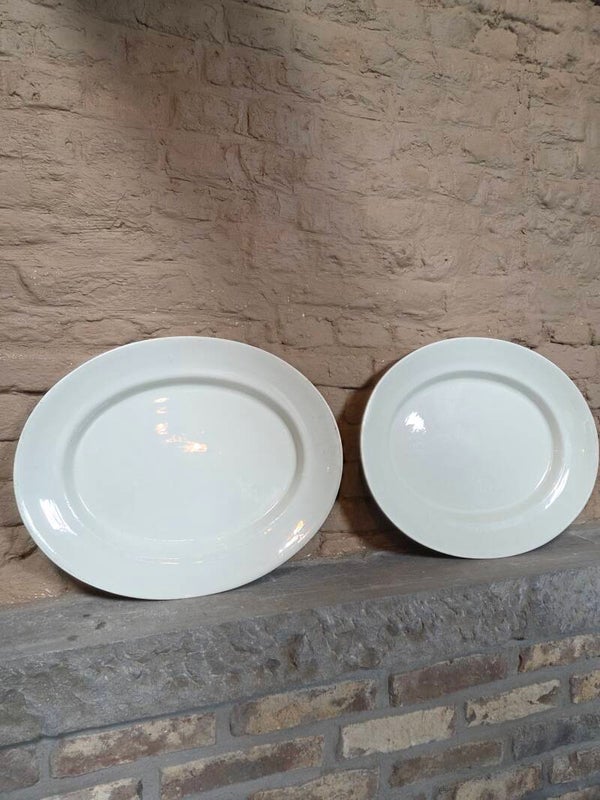 2 grote ovale schalen - wit aardewerk