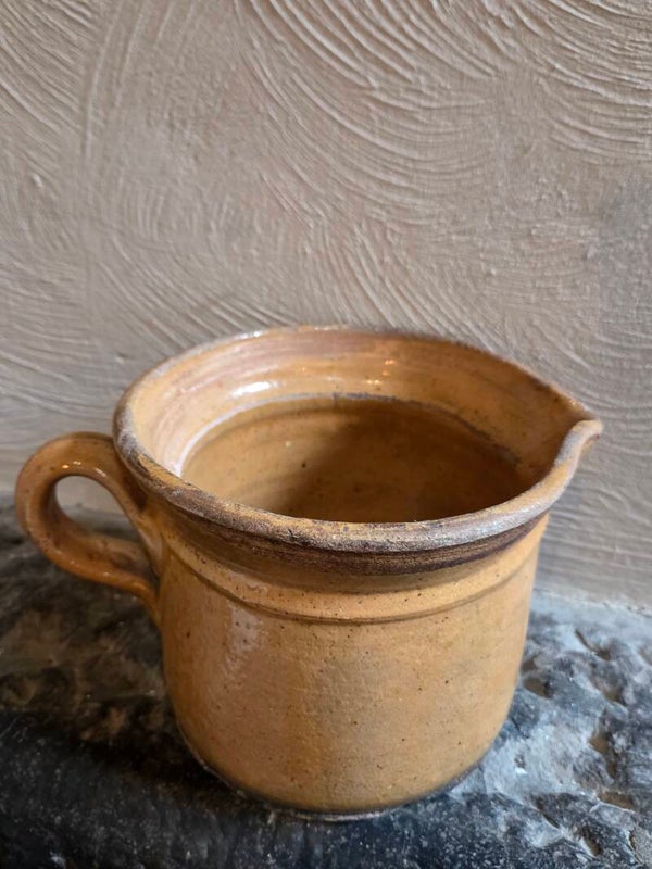 Schenkkan Frans aardewerk