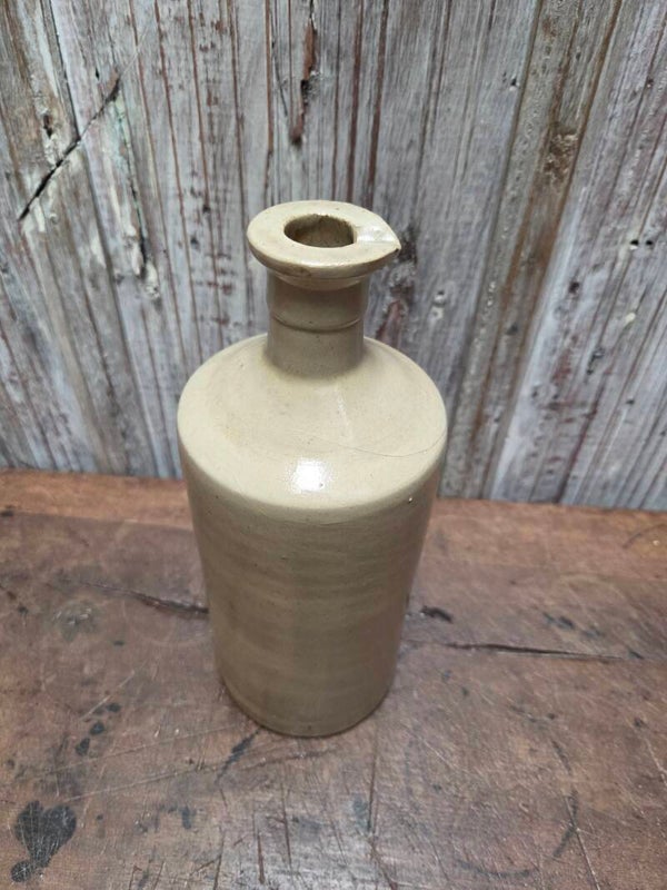 Oude fles Frans aardewerk