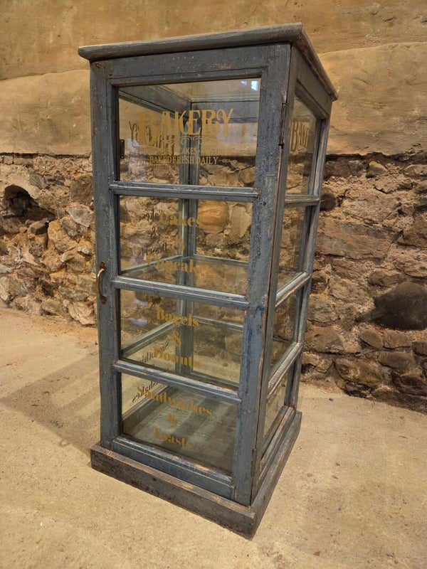 Oude bakkersvitrine
