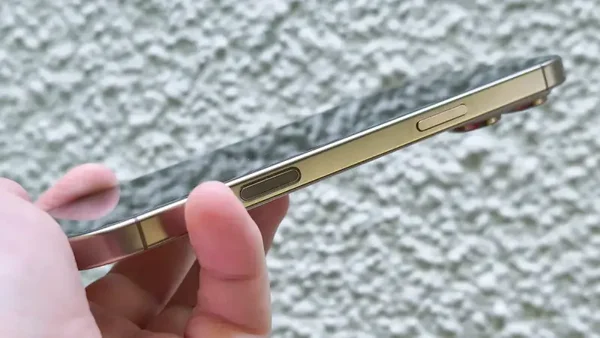 iphone 16 promax Gold