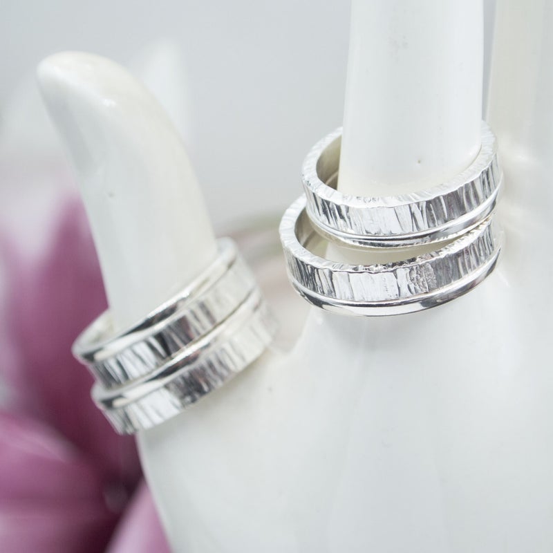gerecycled zilveren ringen hamerslag en glad