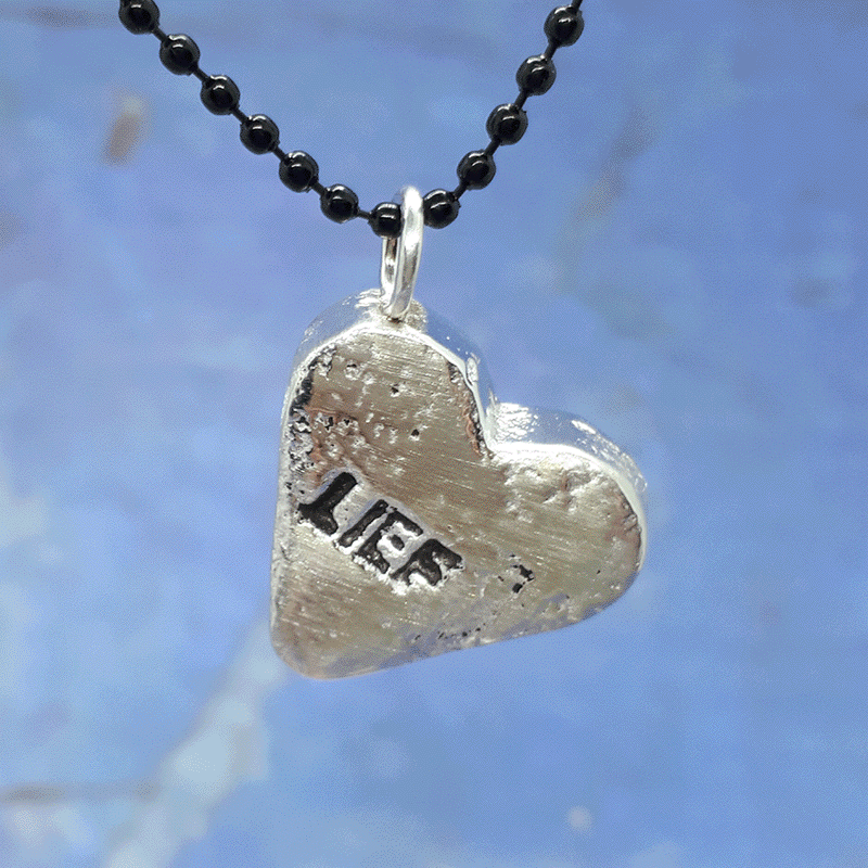 Zoet hart gegoten in zilver of brons