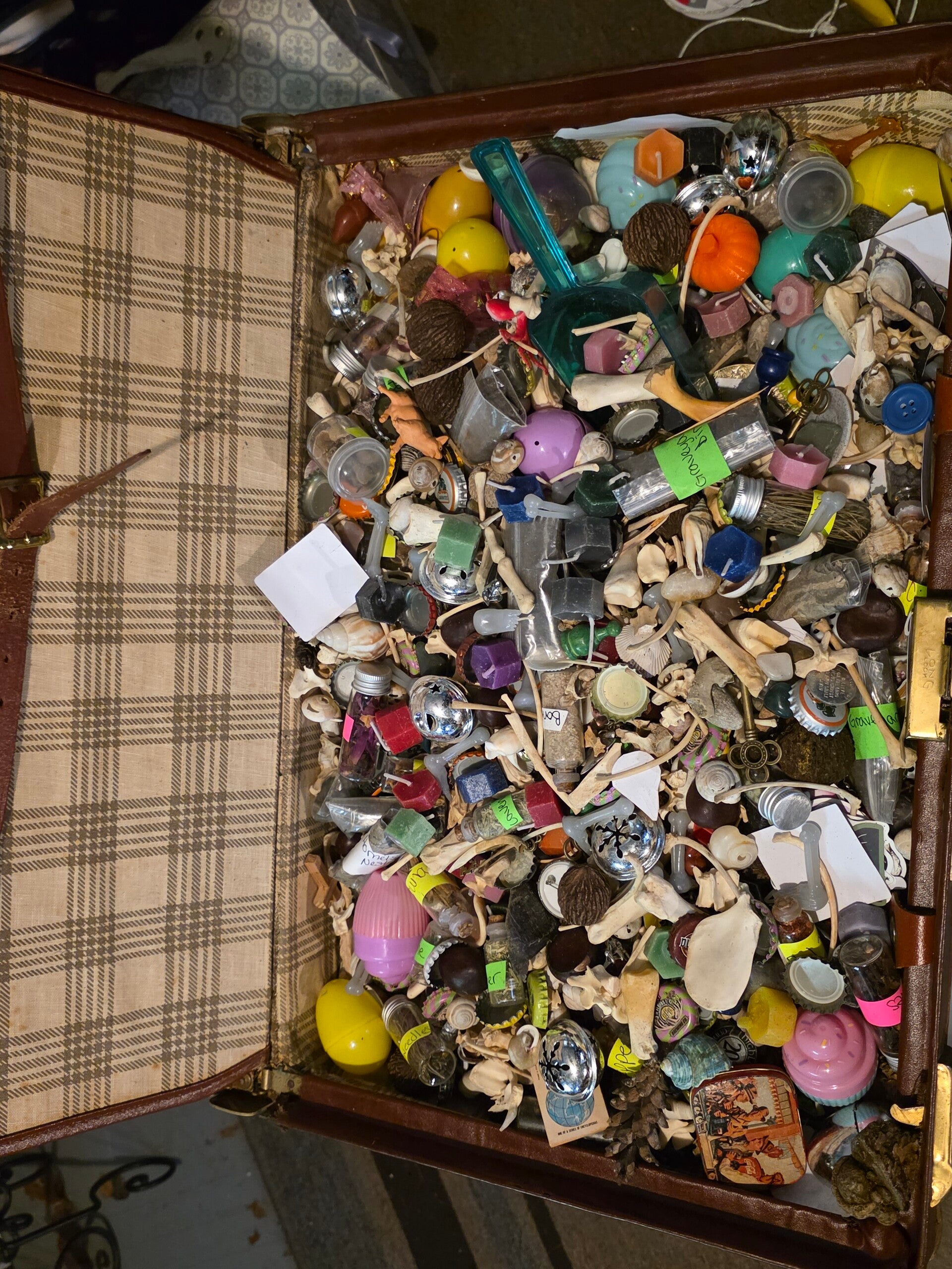 Occult Confetti Scoops!