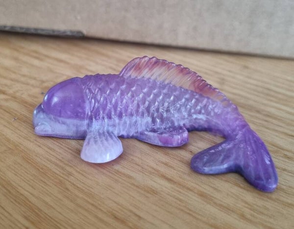 Carpe koï porte clef mauve