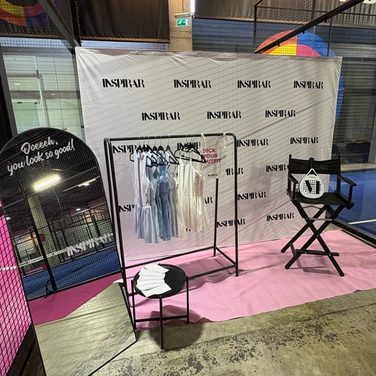 Branding-detail binnen een zakelijke eventstyling