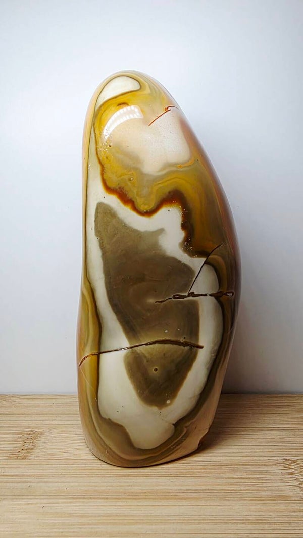 Polychroom jaspis sculptuur