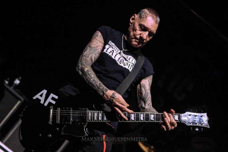 agnostic-front-19-van-32-standard-hano8u.jpg